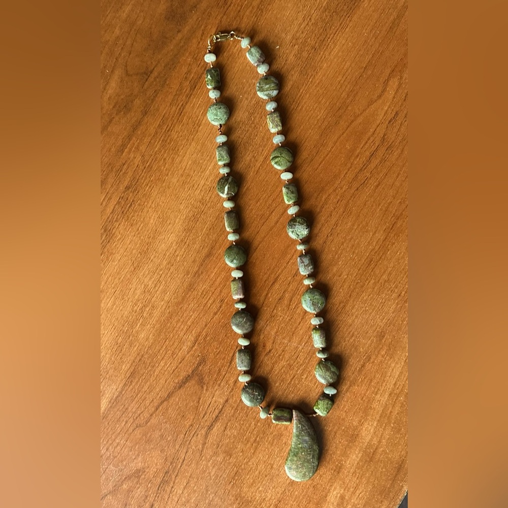 Beautiful jasper (moss greens) gem stone necklace handmade. Gold clasp 22”
$49.